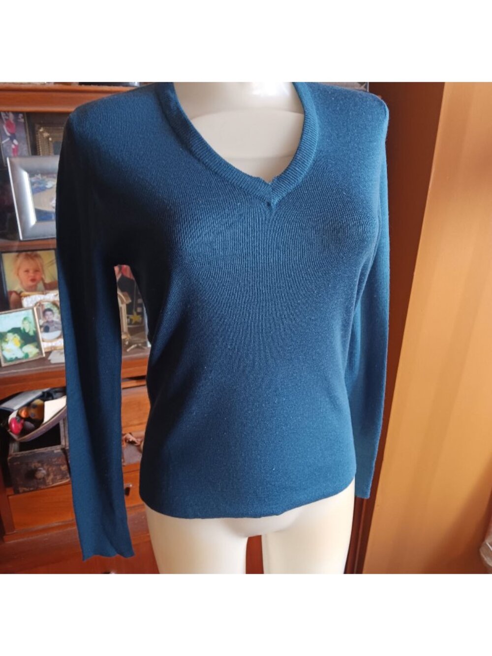 Medium True Vintage V-Neck Sweater Teal Long-Sleeve Knit Wool/Acrylic 1980's Mom